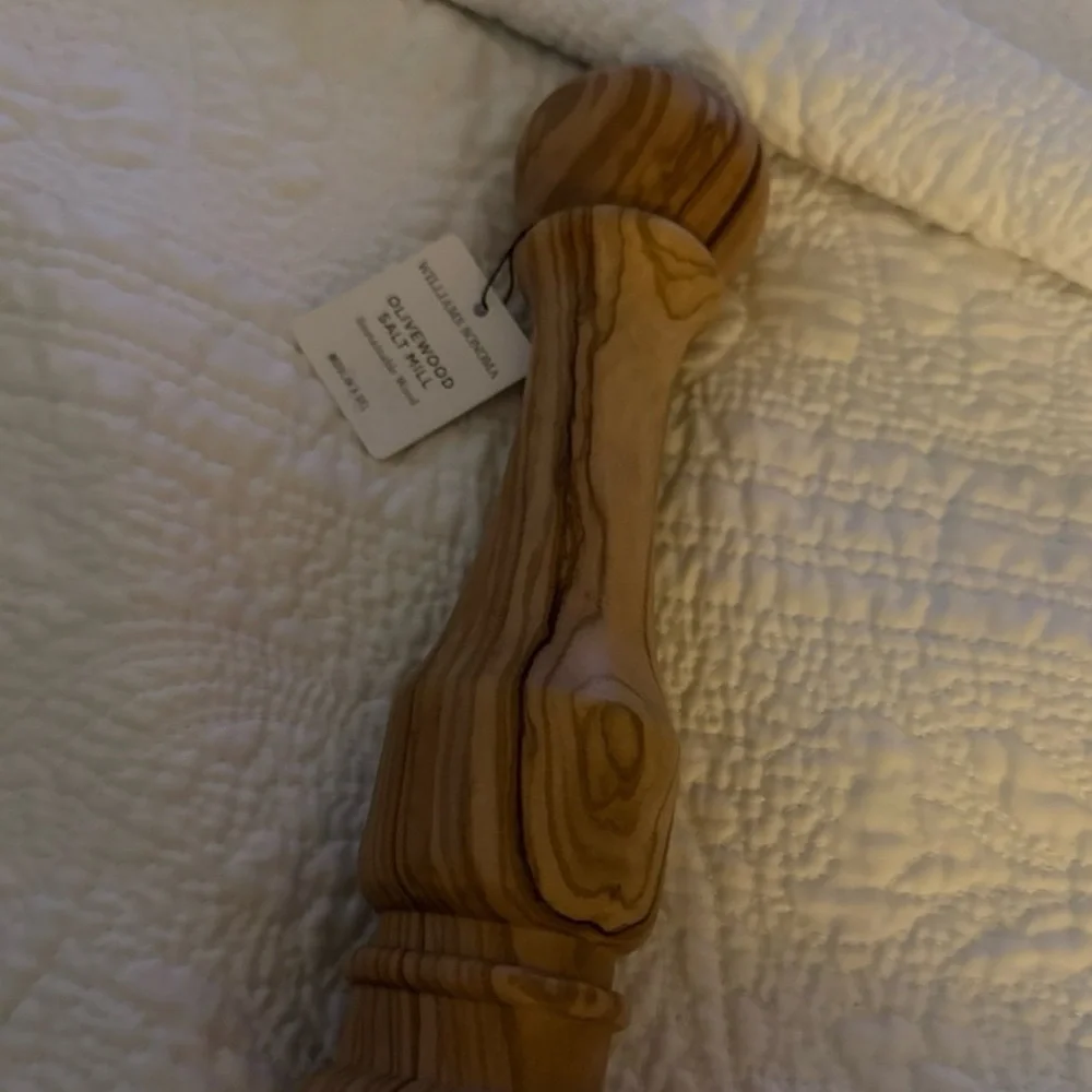 Williams Sonoma Genuine Olivewood Salt Mill